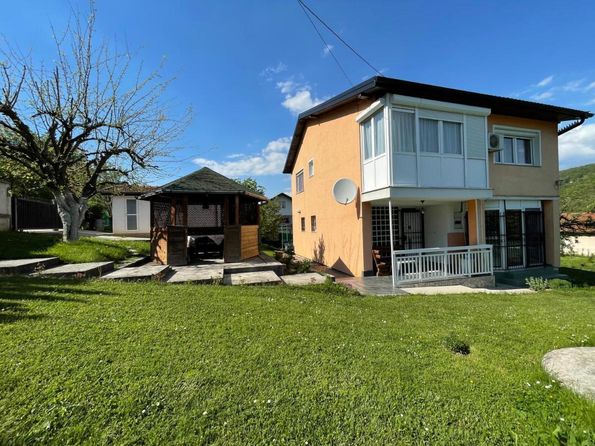 Pool Villa Sarajevo Exteriör bild