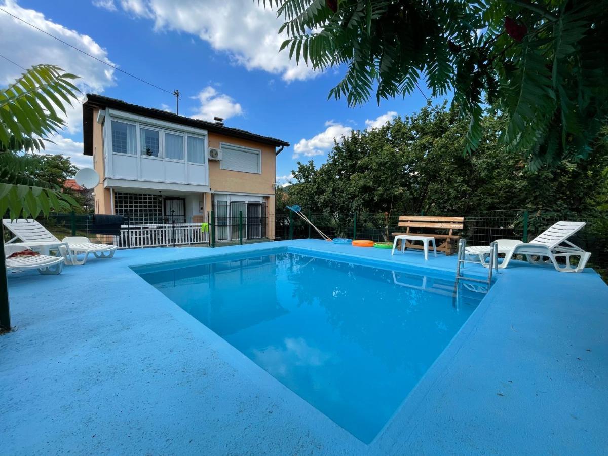 Pool Villa Sarajevo Exteriör bild